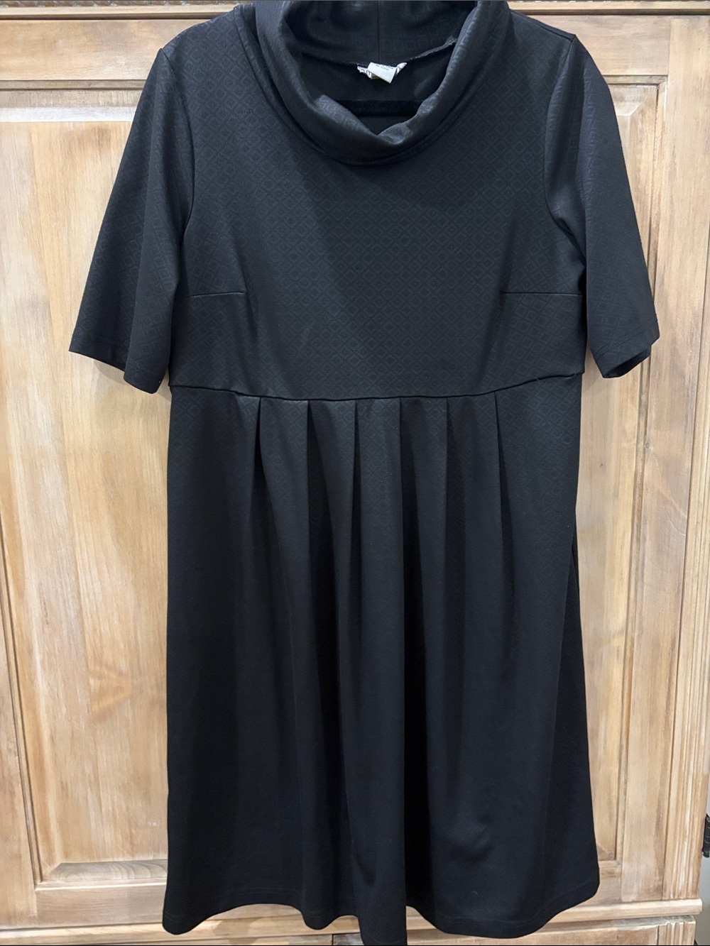 Robbie Bee Black Midi Dress